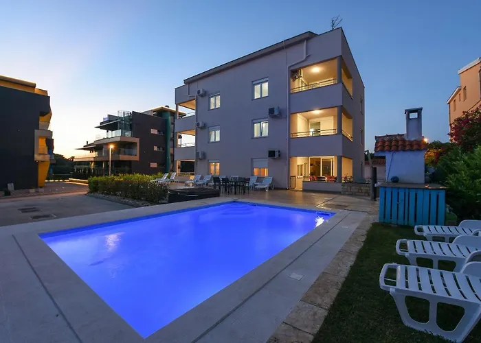 Sunset Apartment *