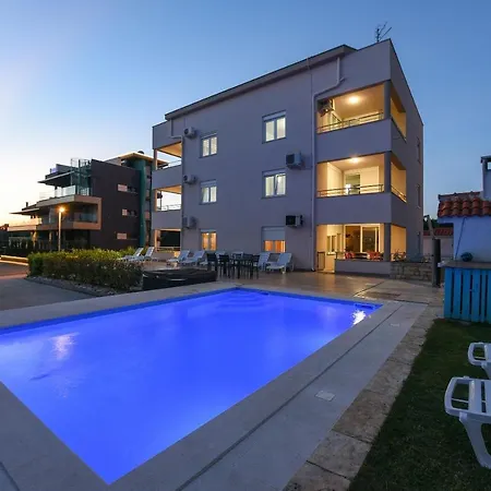 Sunset Apartment *