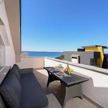 Sunset Apartment *