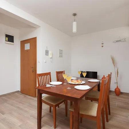Sunset Apartment *